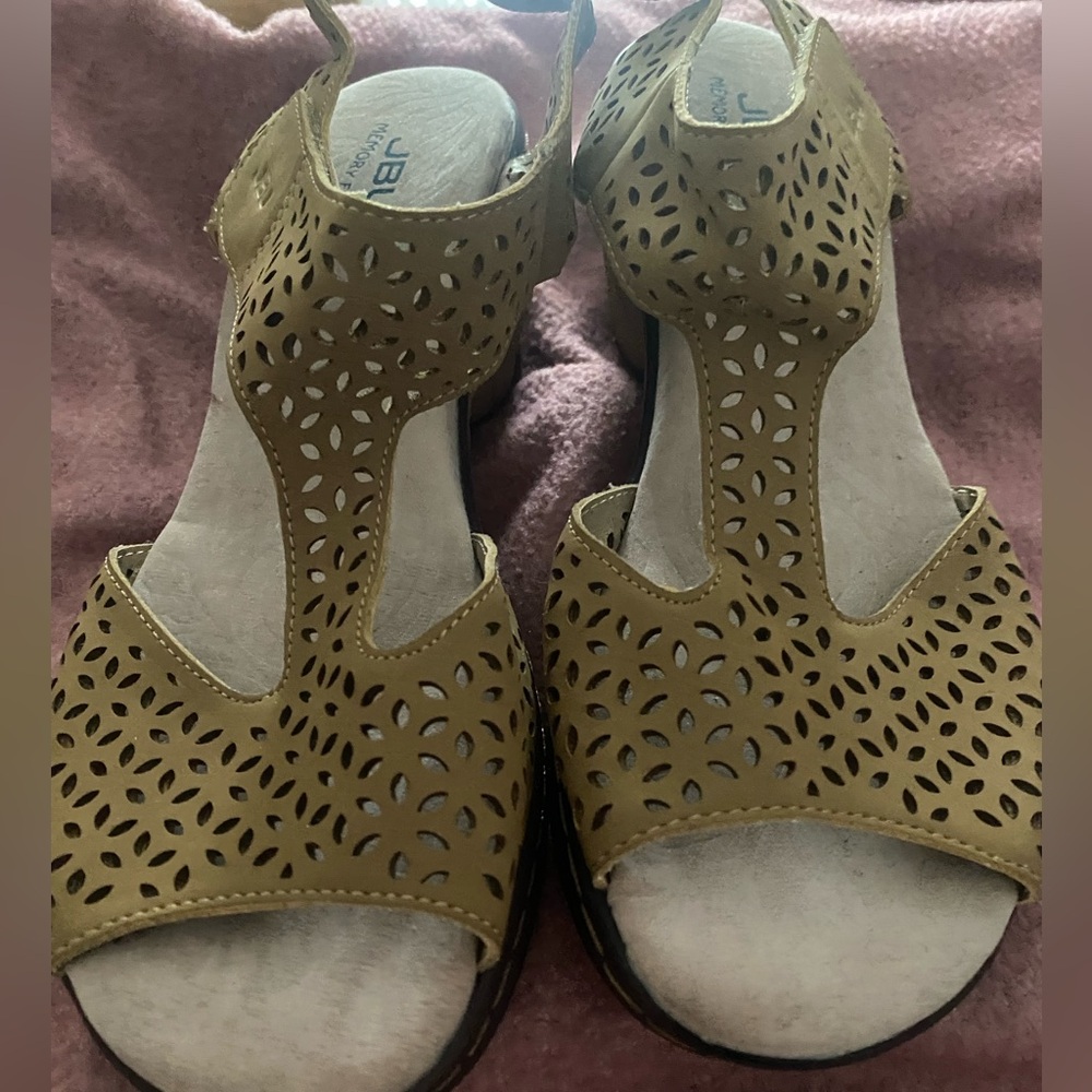 NWOB JBU Women’s shoes
